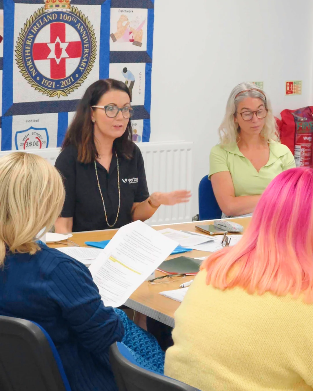 A Verbal facilitator leading a LEADER group session