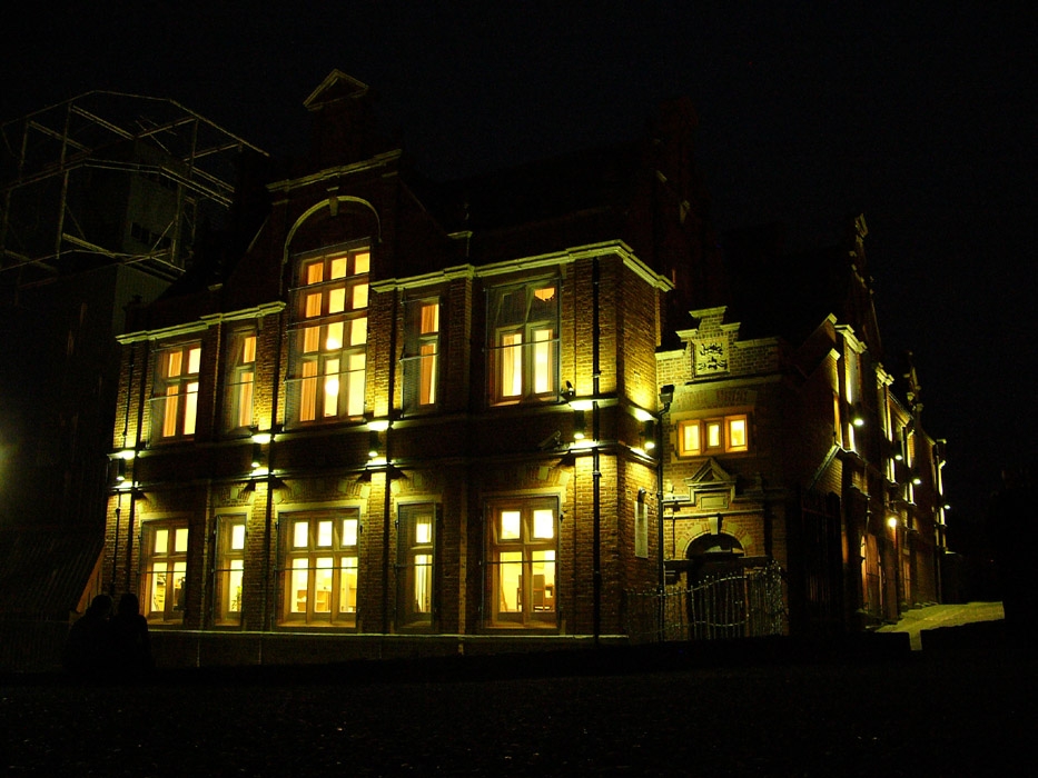 vacbuildingatnight